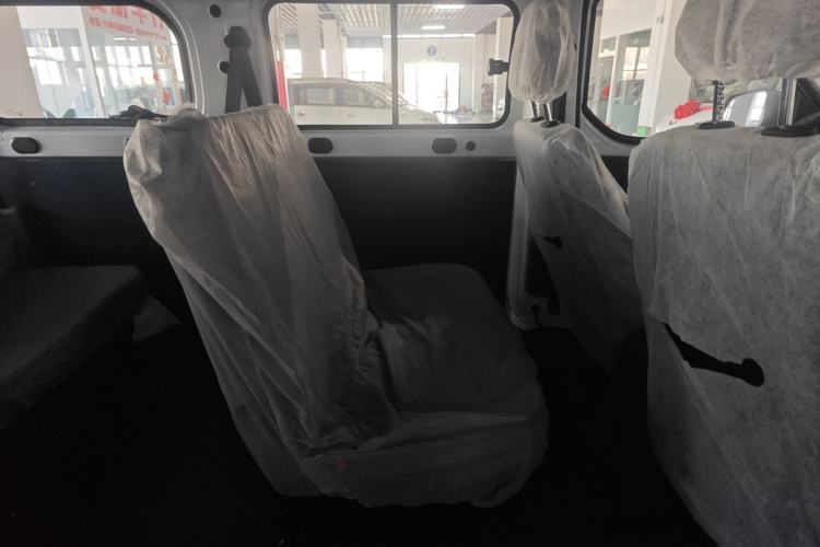 Used Wuling Yangguang 2025 Model 310KM Bus Edition—Customized by CATL Left Rear Seat