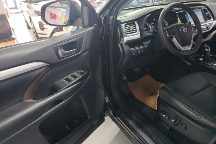 Used Toyota Highlander 2018 2.0T Four-Wheel Drive Luxury Version 7 Seats China VI Standard