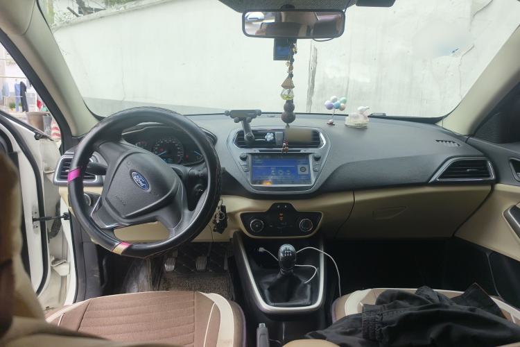 Used Ford Escort 2017 Revised Version 1.5L Manual Comfort Edition Center Console