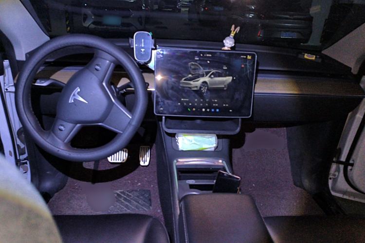 Used Tesla Model Y 2022 Rear-Wheel-Drive Version Center Console