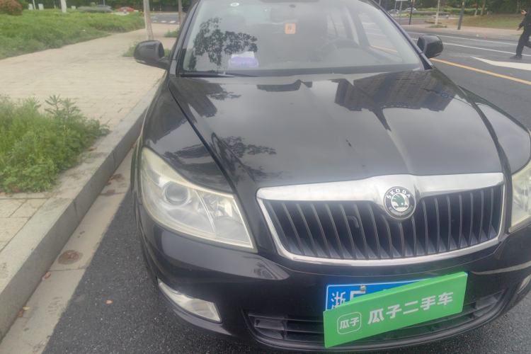 Used Skoda Octavia 2012 1.6L Manual Eado Edition Right Front Headlight