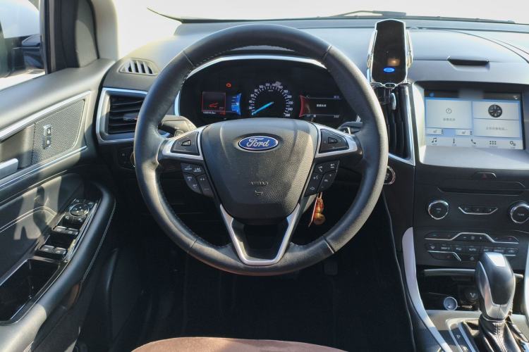 Used Ford Edge 2016 EcoBoost 245 Two-Wheel-Drive Titanium 7-Seater
