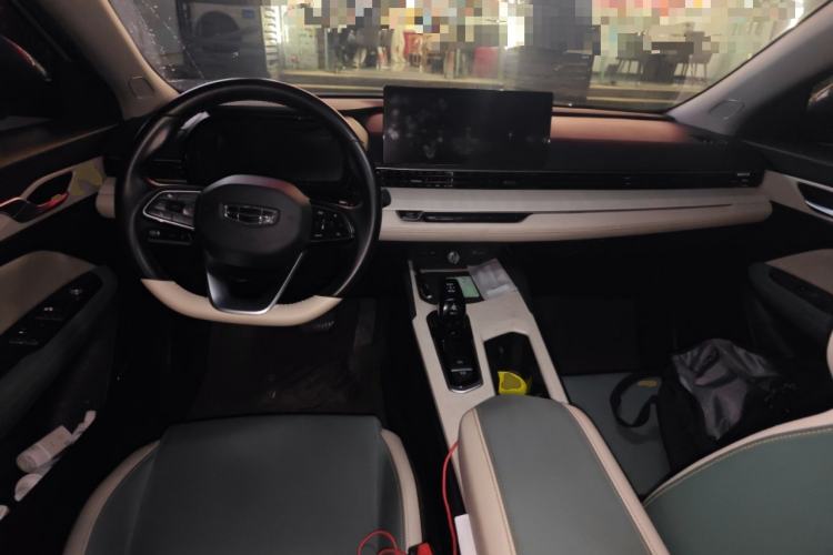 Used Geely Auto Emgrand L HiP 2022 1.5TD-DHT Pro 100KM Super Rui Center Console