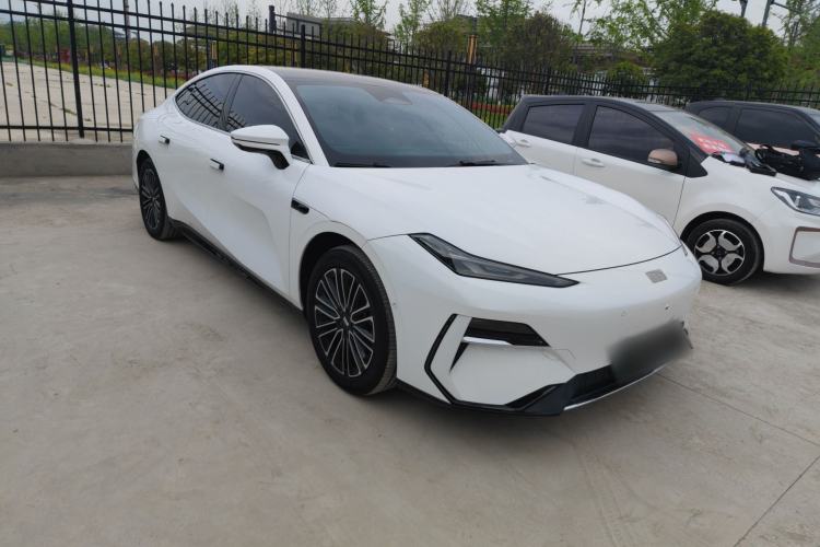 Used Geely Galaxy E8 2025 575 km Intelligent Driving Edition Front Right 45 Deg