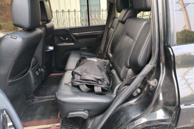 Used Mitsubishi Pajero 2014 3.0L Elite Upgrade Edition Left Rear Seat