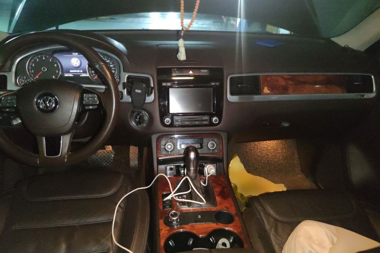 Used Volkswagen Touareg 2011 3.0 TSI Standard Version Center Console