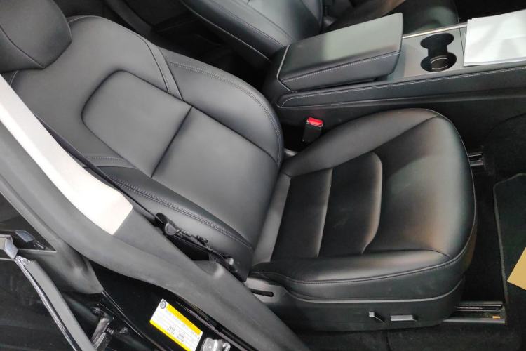 Used Tesla Model Y 2022 Long-Range All-Wheel-Drive Version
