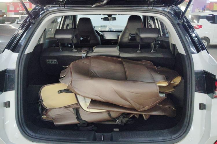 Used Wuling Alvez 2022 1.5T CVT Trendy & Cool Edition Trunk