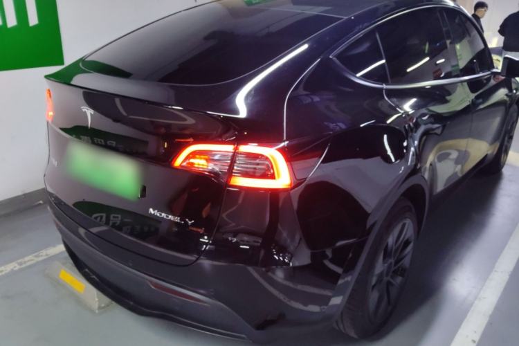 Used Tesla Model Y 2023 Long-Range All-Wheel-Drive Version
