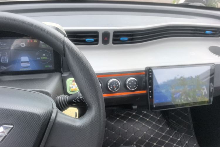 Used Wuling Hongguang MINIEV 2020 Zizai Version Lithium-NMC Center Console