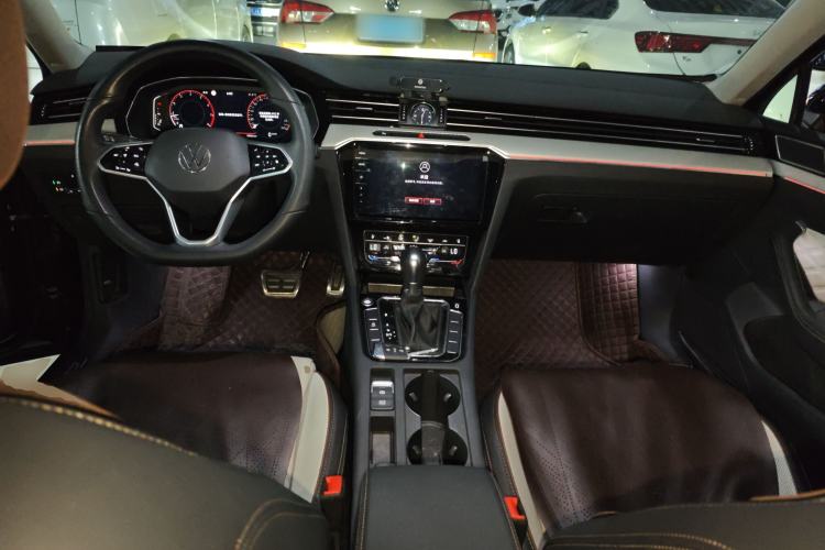 Used Volkswagen Magotan 2023 2 Million Units Commemorative Edition 330TSI DSG Luxury Version Center Console