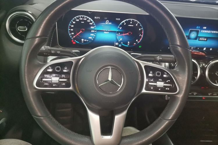 Used Mercedes-Benz GLB 2020 GLB 200 Dynamic Edition Steering Wheel