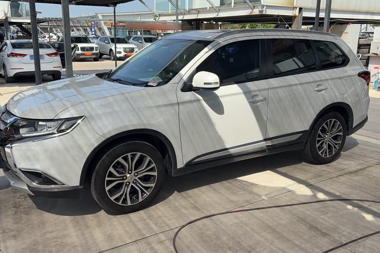 Used Mitsubishi Outlander 2017 2.0L Two-Wheel Drive Glory Edition 5 Seats