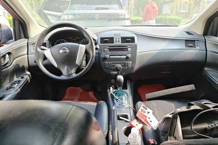 Used Nissan Tiida 2014 1.6L CVT Smart Model Center Console