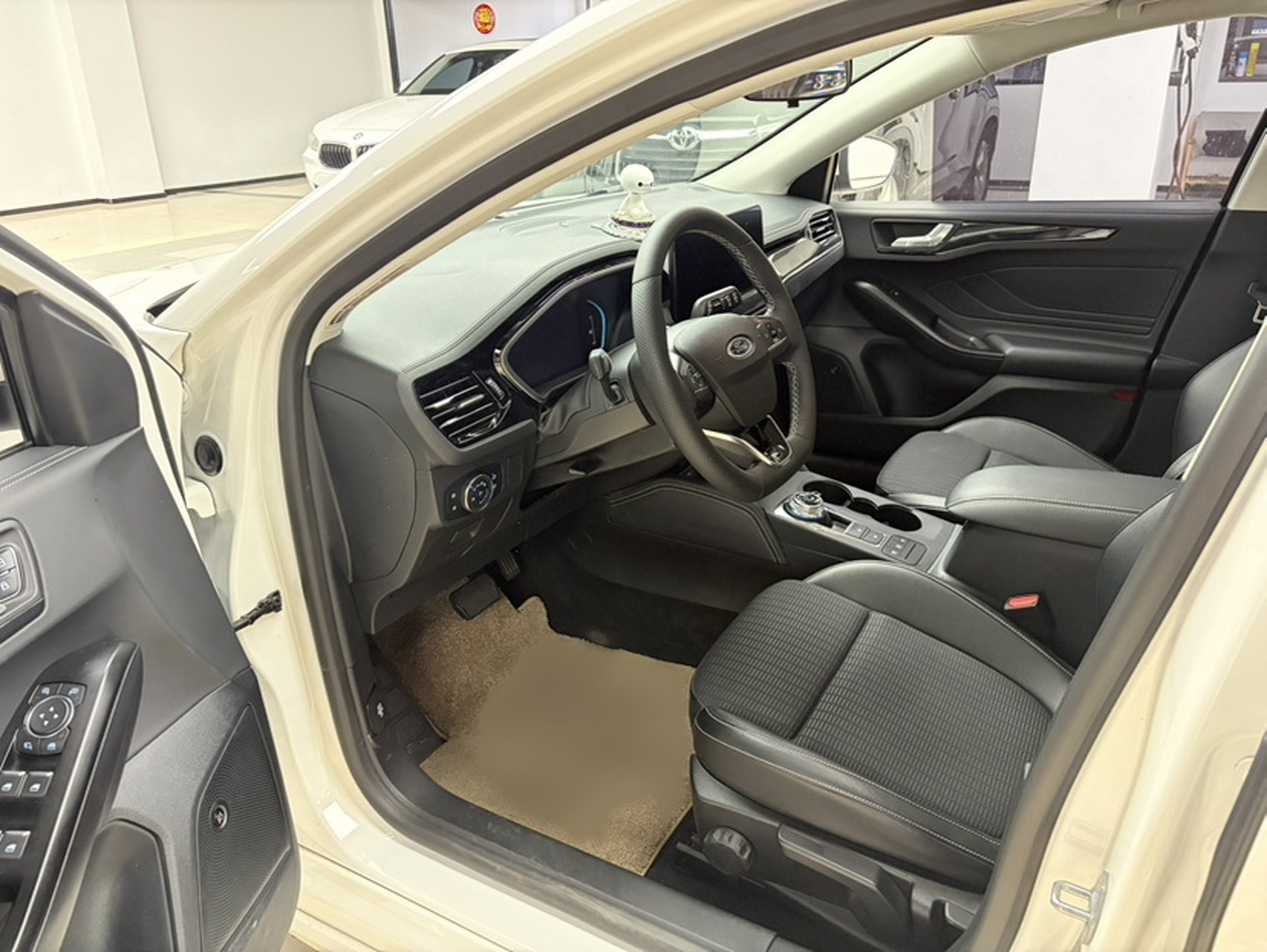 Vordere Reihe im Auto