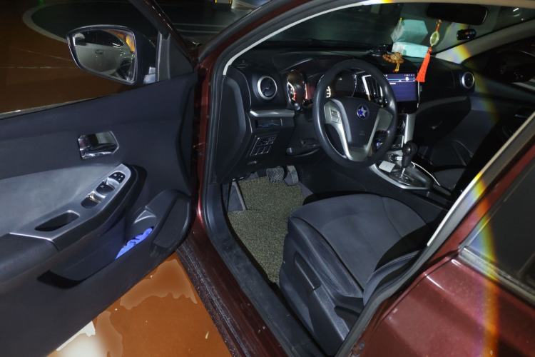 Used Venucia T70 2015 2.0L CVT Smart Choice Edition