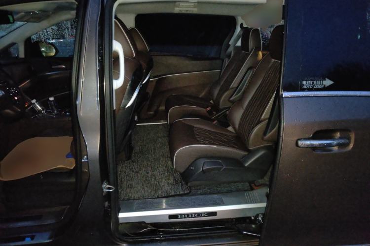 Used Buick GL8 2022 Land Business Class 652T Luxury Model Left Rear Seat