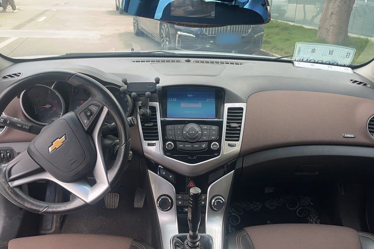 Used Chevrolet Cruze 2015 Hatchback 1.6L Manual Comfort Edition