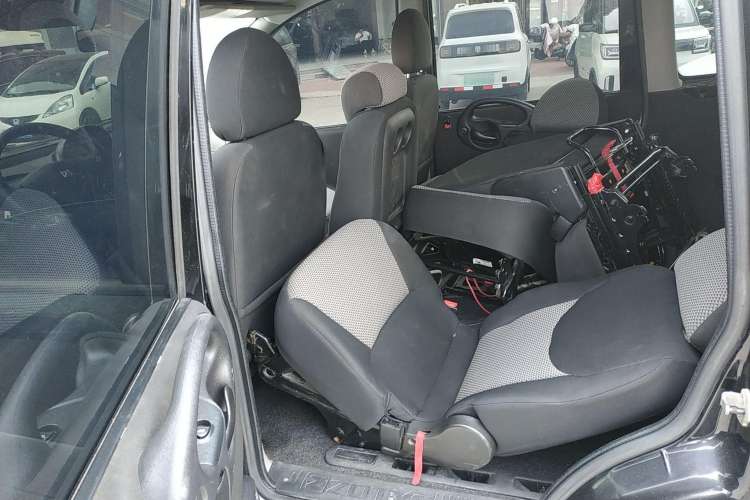 Used Zotye M300 2010 1.6L Gasoline Standard 6-Seater