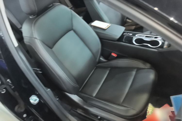 Used Buick Regal 2024 25T Deluxe Edition Right Front Seat