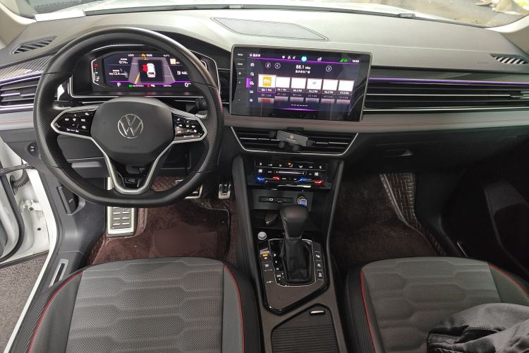 Used Volkswagen Tiguan L 2023 330TSI Automatic Two-Wheel Drive R-Line Flagship Edition Center Console