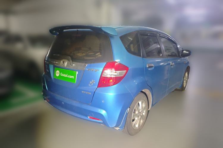 Used Honda Fit 2011 1.5L manual luxury version
