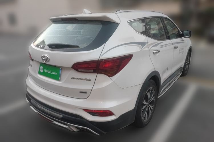 Used Hyundai Santa Fe 2017 2.0T Automatic All-Wheel Drive Smart 7-Seater
