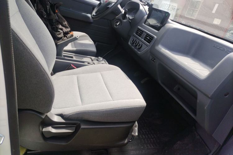 Used Wuling Yangguang 2024 300km Comfort Version with Sealed Windows 75kW
