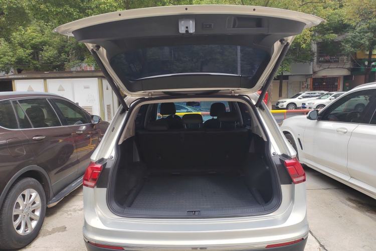 Used Volkswagen Tiguan L 2021 330TSI Automatic Two-Wheel Drive Smart Edition
