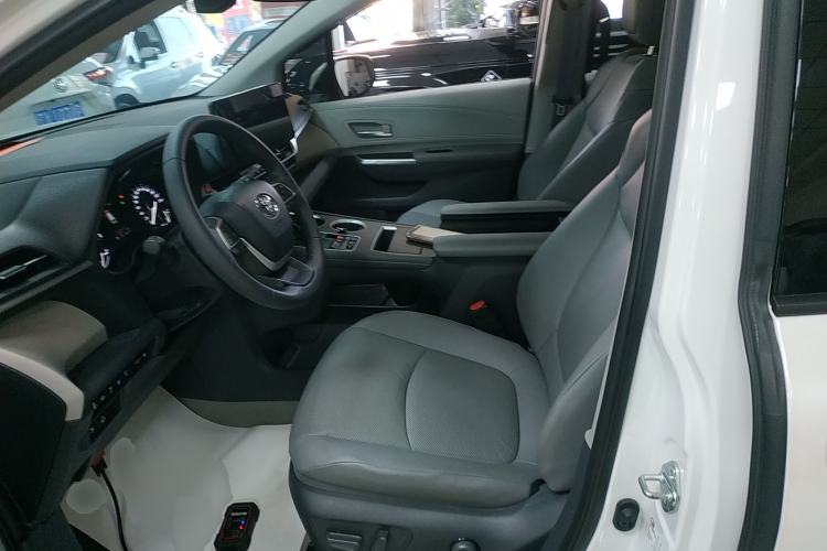 Used Toyota Granvia 2023 2.5L Hybrid Prestige PLUS Edition
