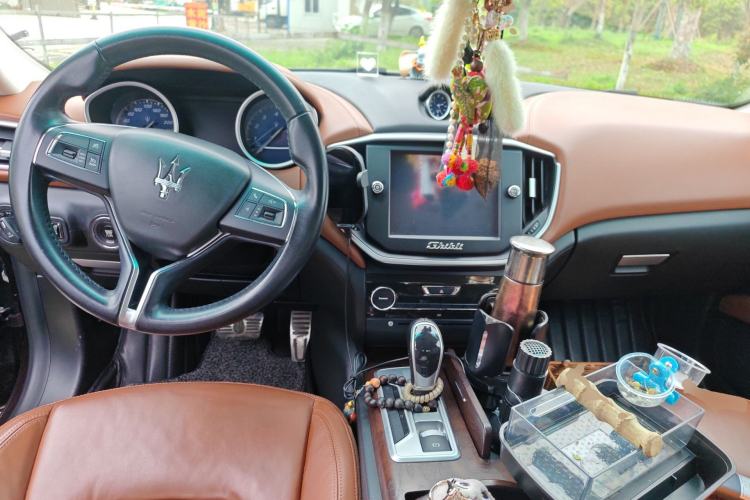 Used Maserati Ghibli 2014 3.0T Standard Edition Center Console