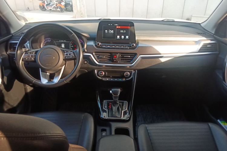 Used Kia Sportage R 2018 2.0L Automatic Smart Luxury Version China V Standard Center Console