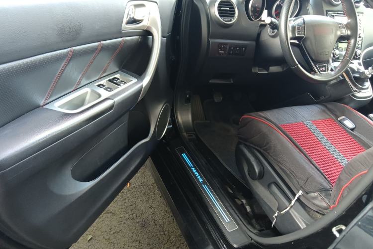 Used Haval H6 2013 Upgraded Model 1.5T Manual Two-Wheel Drive Elite Version Driver Seat