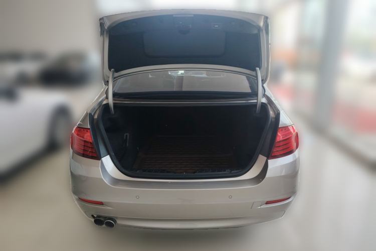 Used BMW 5 Series 2014 528Li Leading Model
