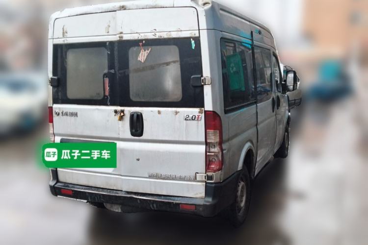 Used Dongfeng Yufeng 2021 2.0T Rear-Drive Logistics Vehicle Short Wheelbase Mid-Roof 5-9 Seaters China VI Standard D20
