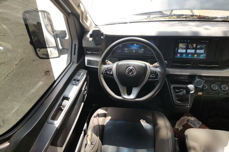 Used Dongfeng Yufeng 2023 V9+ 2.0T Manual Front-Wheel-Drive Multi-Function Mid-Roof Van with 7/8/9 Seats Steering Wheel