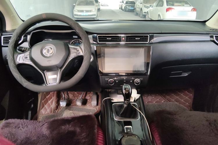 Used Dongfeng Fengon 580 2016 1.5T Manual Luxury Edition Center Console