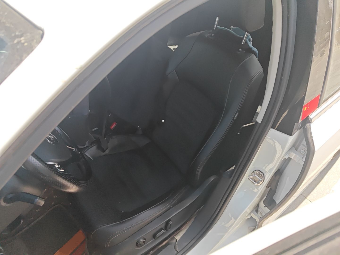 Переднее сиденье в автомобиле