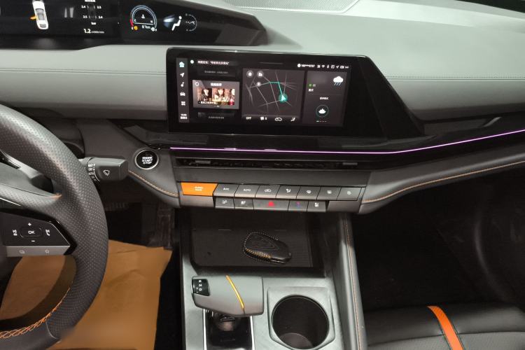 Used Changan UNI-V 2024 1.5T Smart Navigation Version
