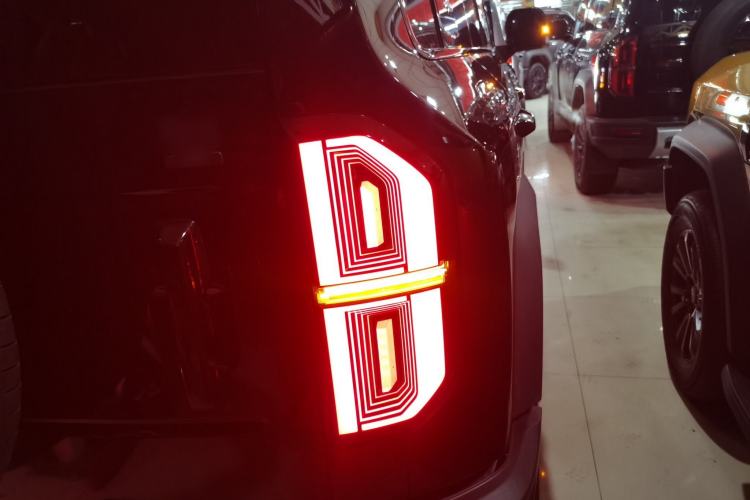 Used Formula Leopard Leopard 5 2023 Explore Edition