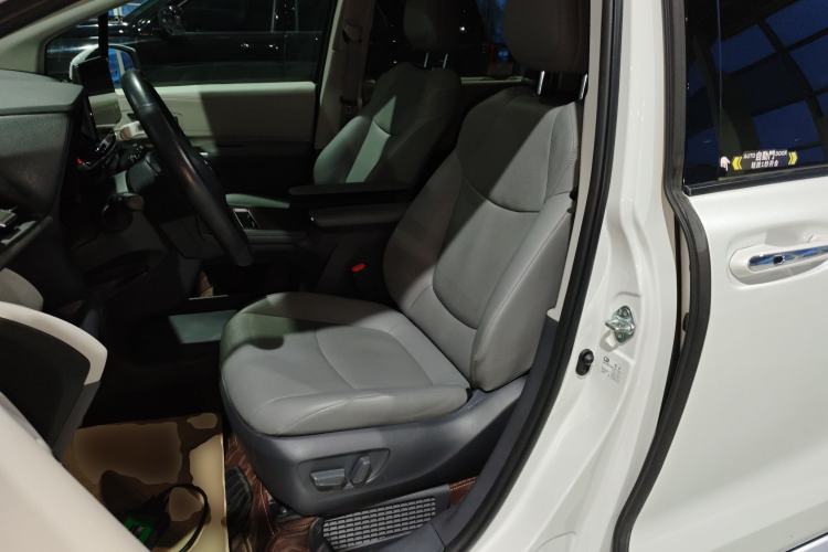 Used Toyota Granvia 2023 2.5L Hybrid Prestige PLUS Edition