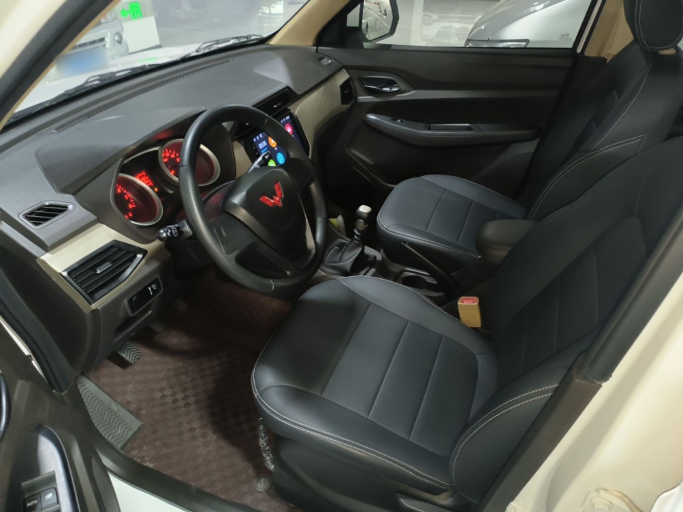 Vordere Reihe im Auto