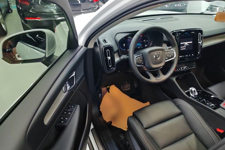 Used Volvo XC40 2024 B4 4x4 Smart Luxury Edition