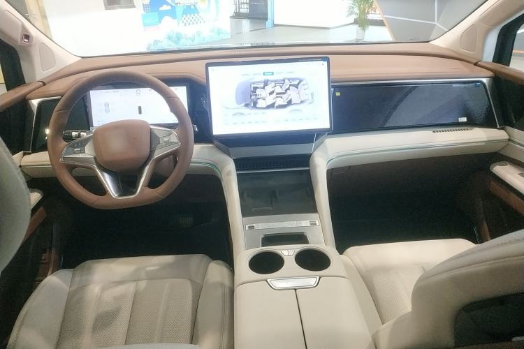 Used BYD Xia 2025 DM-i 1.5T 180km Excellence Model Interior 2