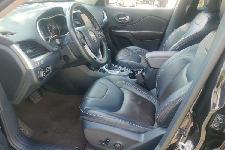 Used Jeep Cherokee 2016 2.4L Leading Edition Left Front Seat