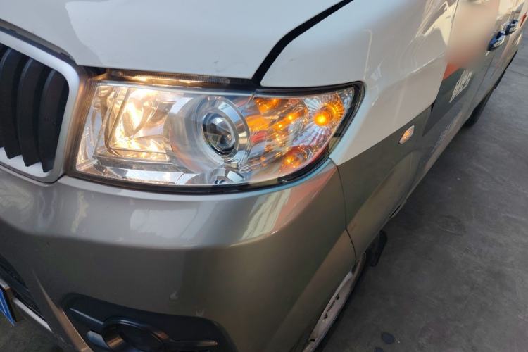 Used Jinbei New Hiace X30L 2023 1.5L Super Enjoyment Van 2/5 Seats Non-Air-Conditioned Version SWC15M