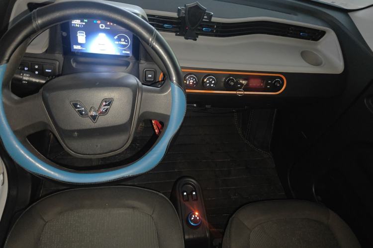 Used Wuling Hongguang MINIEV 2020 Enjoyment Model Lithium Iron Phosphate Center Console