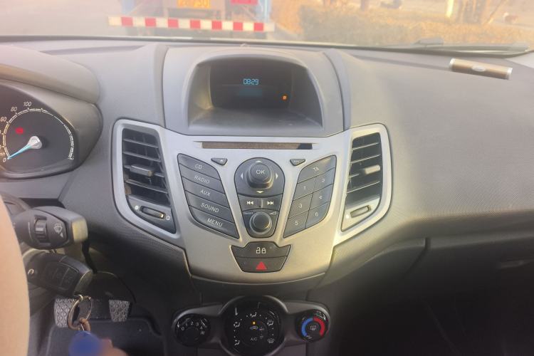 Used Ford Fiesta 2013 Sedan 1.5L Manual Fashion Edition
