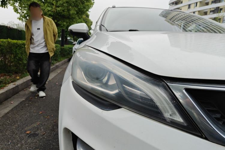 Used Geely Auto Emgrand GS 2016 Sports Edition 1.8L Manual LingShang Model Right Front Headlight