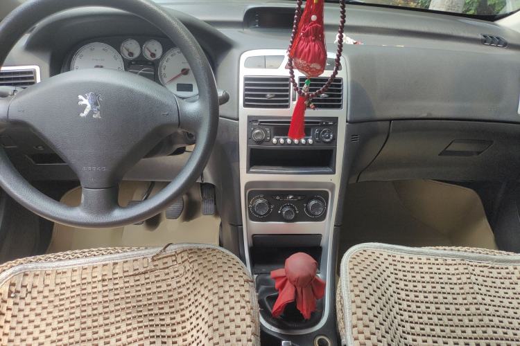 Used Peugeot 307 2013 Hatchback 1.6L Manual Comfort Edition Center Console